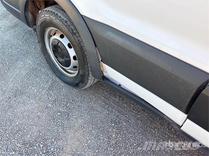 Ford Transit 15 Passenger Van パネルバン