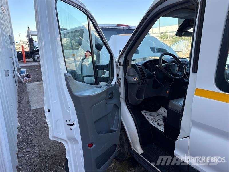 Ford Transit 15 Passenger Van パネルバン