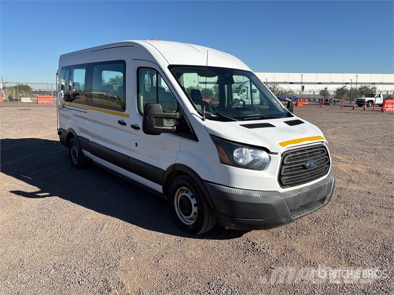 Ford Transit 15 Passenger Van パネルバン