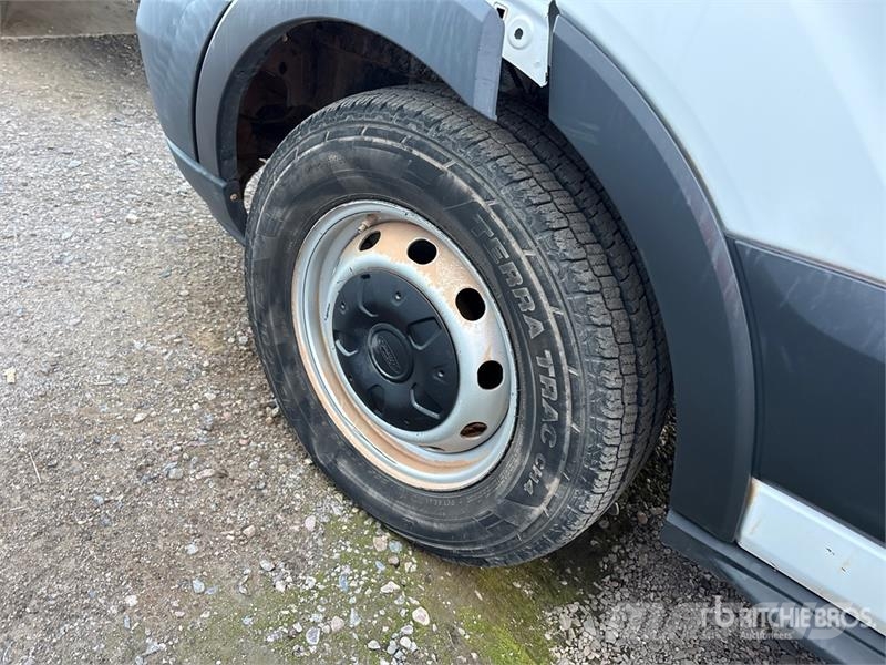 Ford Transit 15 Passenger Van パネルバン