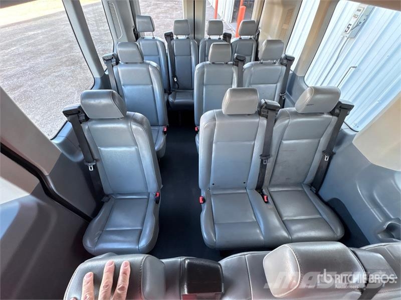 Ford Transit 15 Passenger Van パネルバン