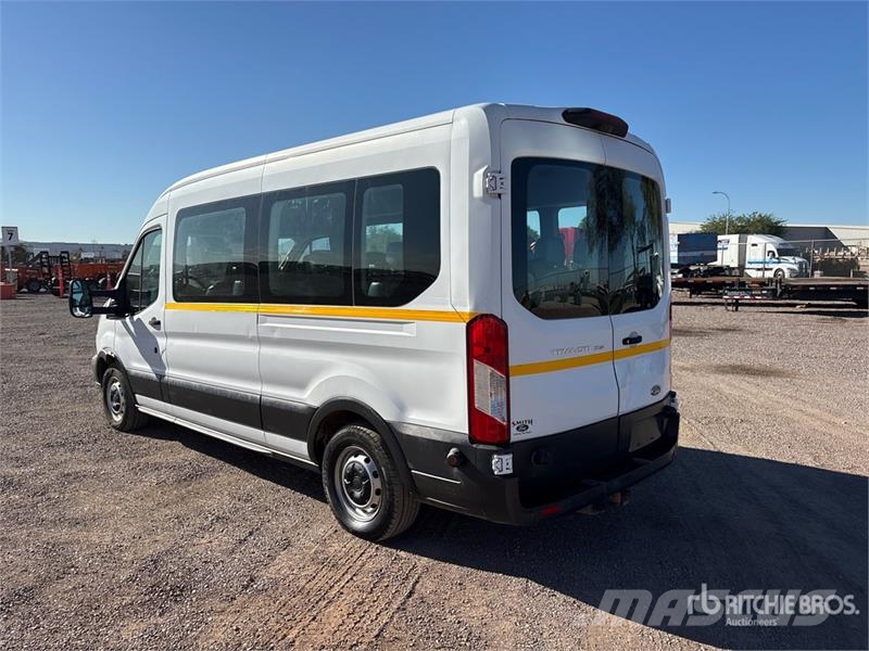 Ford Transit 15 Passenger Van パネルバン