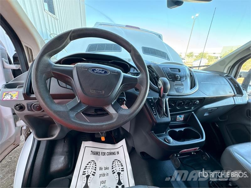 Ford Transit 15 Passenger Van パネルバン