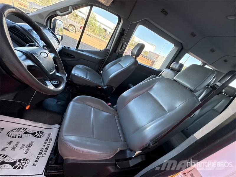 Ford Transit 15 Passenger Van パネルバン