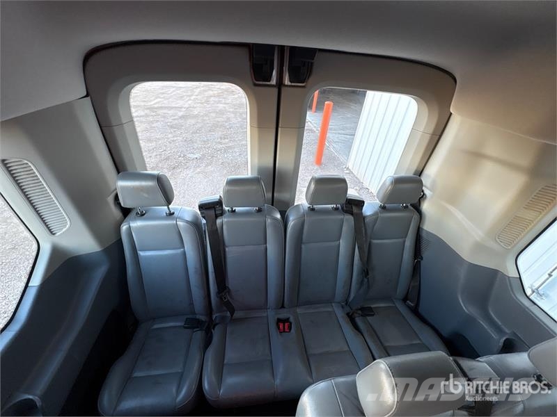 Ford Transit 15 Passenger Van パネルバン