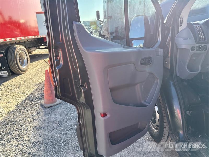 Ford Transit 150 10 Passenger Van Ванове за доставки