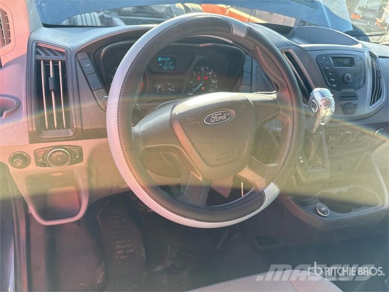 Ford Transit 150 10 Passenger Van Ванове за доставки