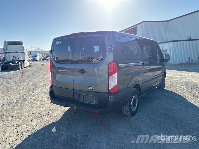 Ford Transit 150 10 Passenger Van Ванове за доставки