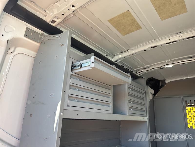 Ford Transit 150 Cargo Van Изотермический фургон