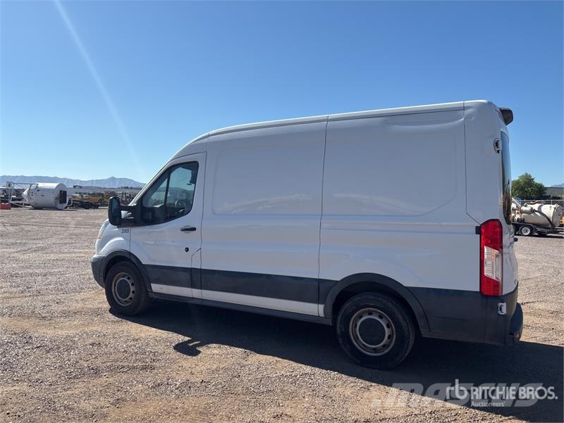 Ford Transit 150 Cargo Van Изотермический фургон