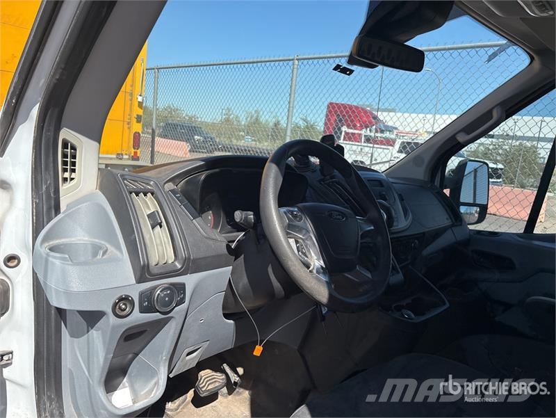 Ford Transit 150 Cargo Van Изотермический фургон