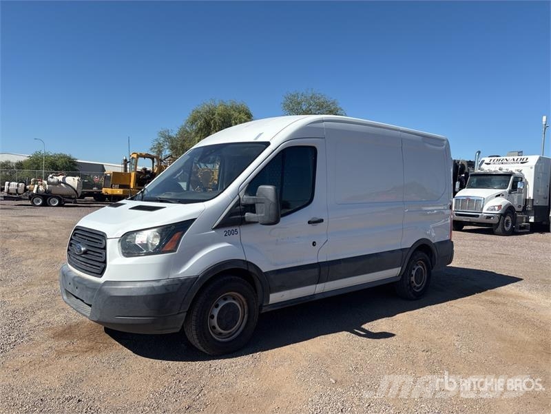 Ford Transit 150 Cargo Van Изотермический фургон