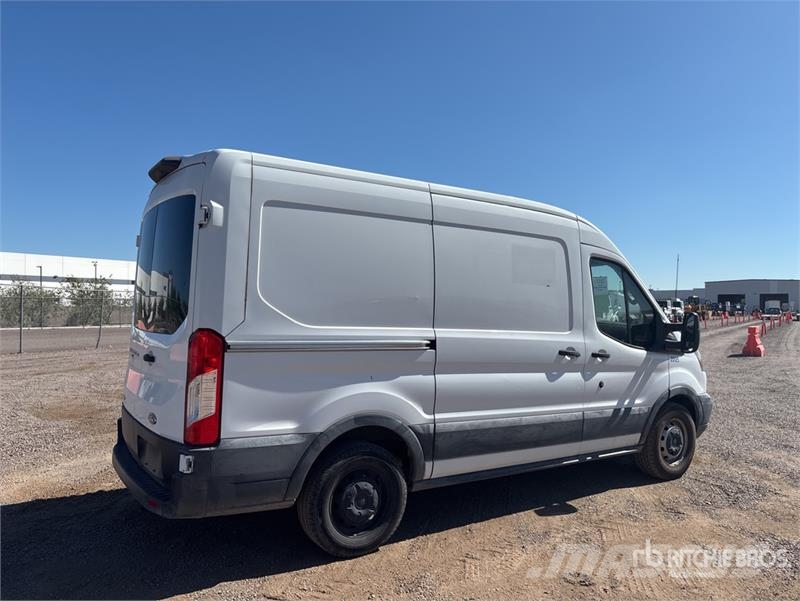 Ford Transit 150 Cargo Van Изотермический фургон