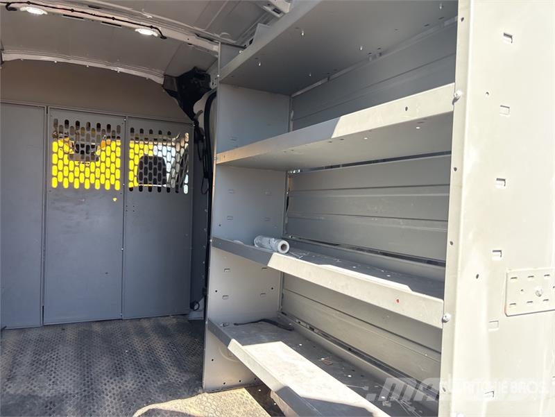 Ford Transit 150 Cargo Van Изотермический фургон