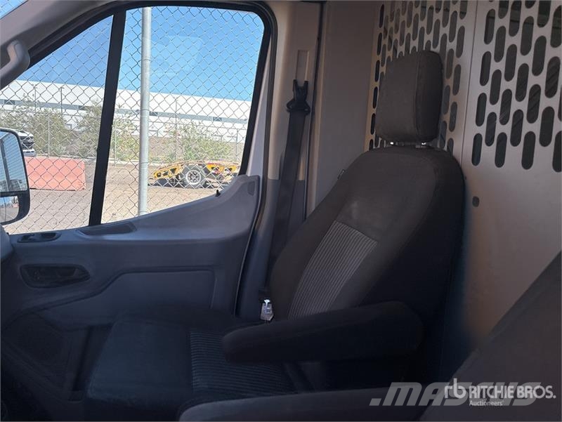 Ford Transit 150 Cargo Van Изотермический фургон
