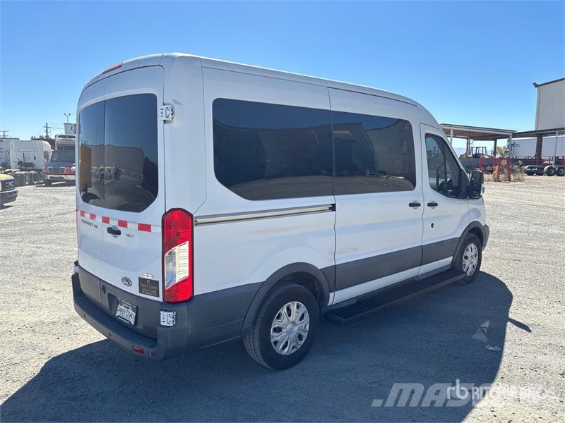 Ford Transit 150 Passenger Van Transporterek