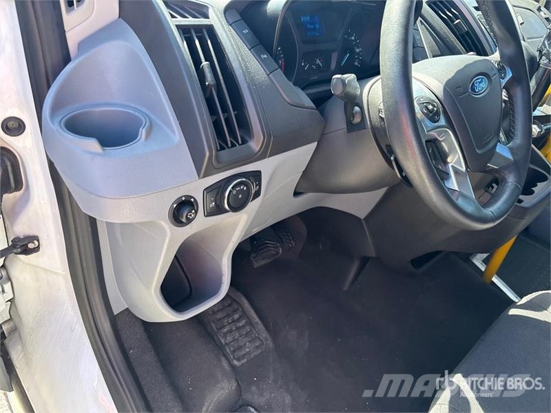 Ford Transit 150 Passenger Van Transporterek