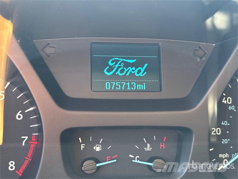 Ford Transit 150 Passenger Van Transporterek