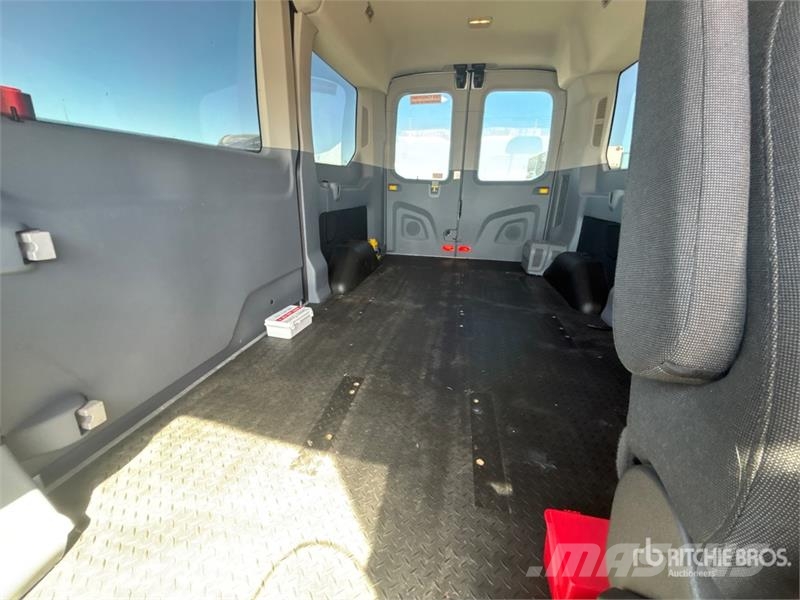 Ford Transit 150 Passenger Van Transporterek