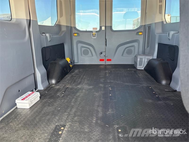 Ford Transit 150 Passenger Van Transporterek