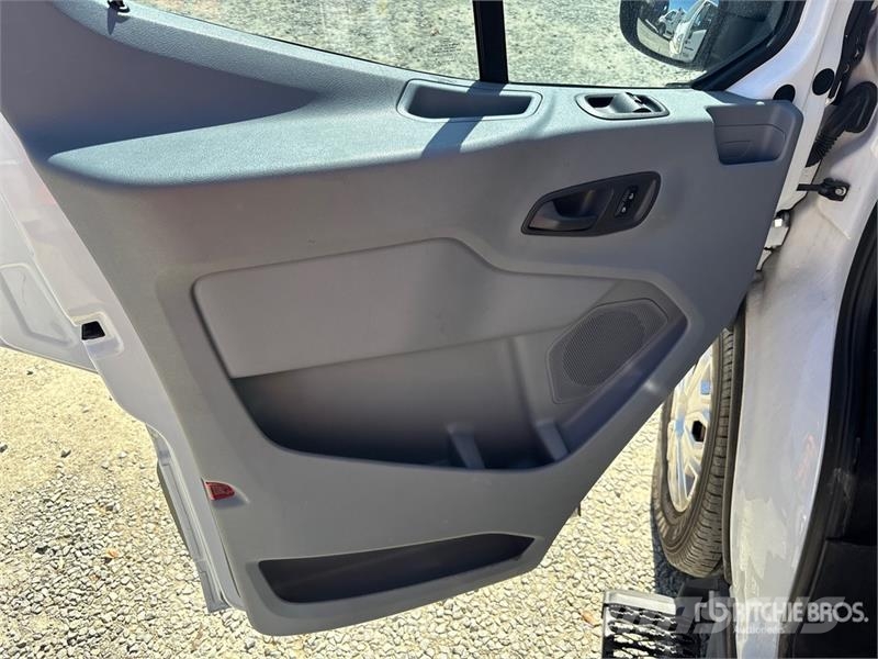 Ford Transit 150 Passenger Van Transporterek