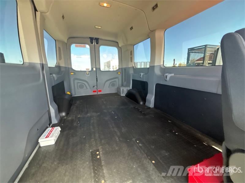 Ford Transit 150 Passenger Van Transporterek