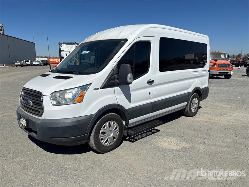 Ford Transit 150 Passenger Van Transporterek