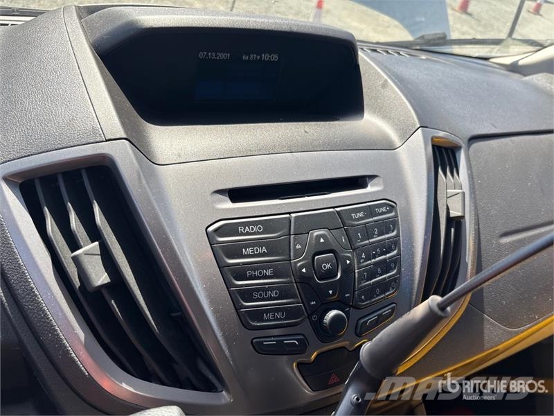 Ford Transit 150 Passenger Van Transporterek