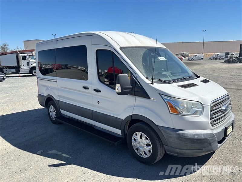 Ford Transit 150 Passenger Van Transporterek