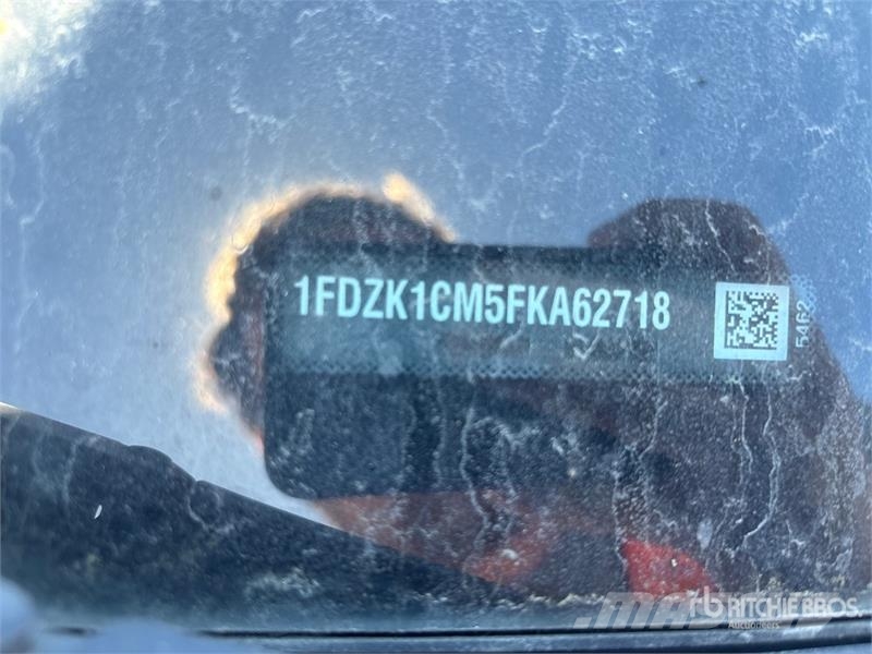 Ford Transit 150 Passenger Van Transporterek