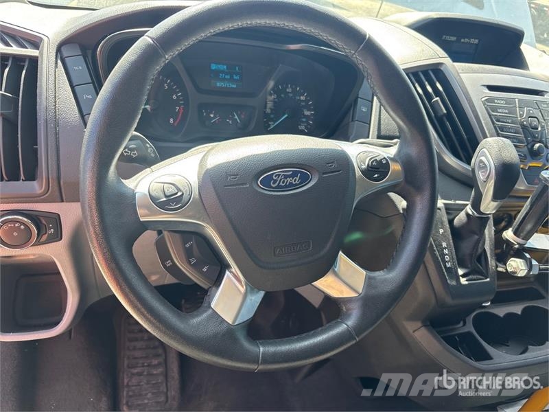 Ford Transit 150 Passenger Van Transporterek