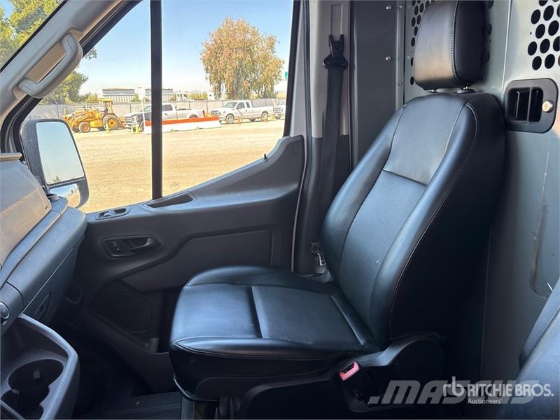 Ford Transit 250 Cargo Van Lätta skåpbilar