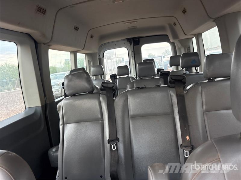 Ford Transit 350 12 Passenger Van شاحنة مقفلة