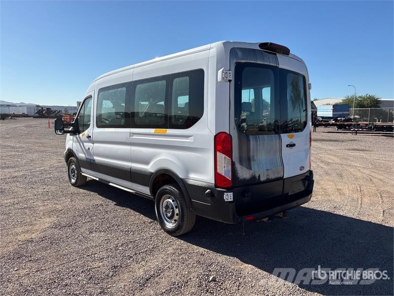 Ford Transit 350 12 Passenger Van 大型面包车