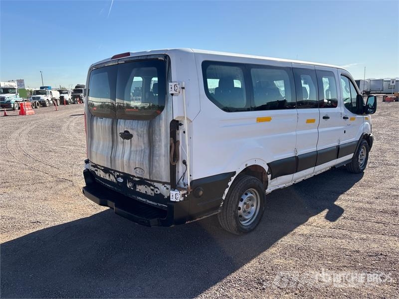 Ford Transit 350 13 Passenger Van 大型面包车
