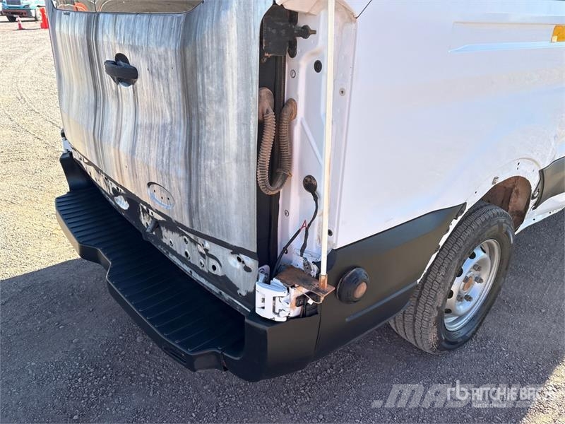 Ford Transit 350 13 Passenger Van 大型面包车