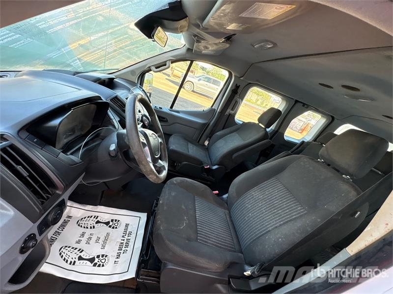 Ford Transit 350 13 Passenger Van 大型面包车