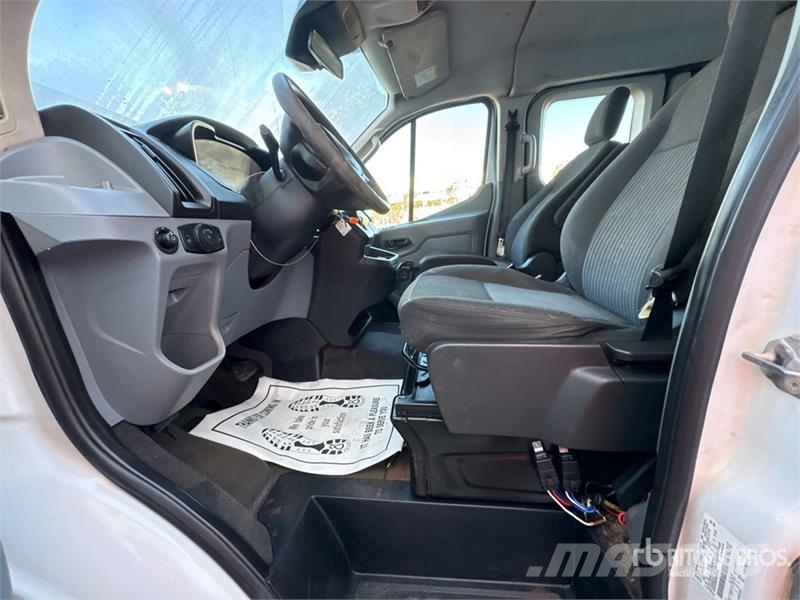 Ford Transit 350 13 Passenger Van 大型面包车