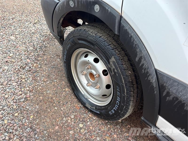 Ford Transit 350 13 Passenger Van Lieferwagen