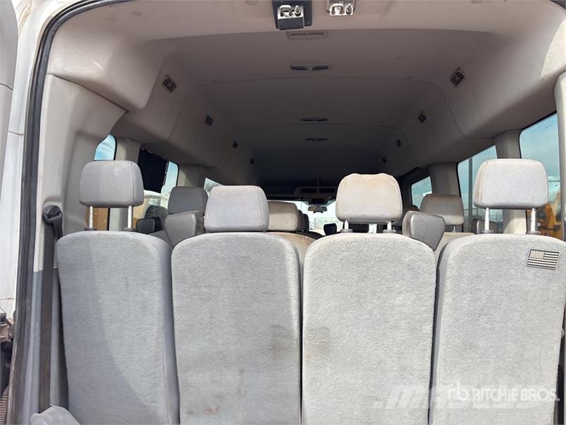Ford Transit 350 14 Passenger Van 패널 화물차