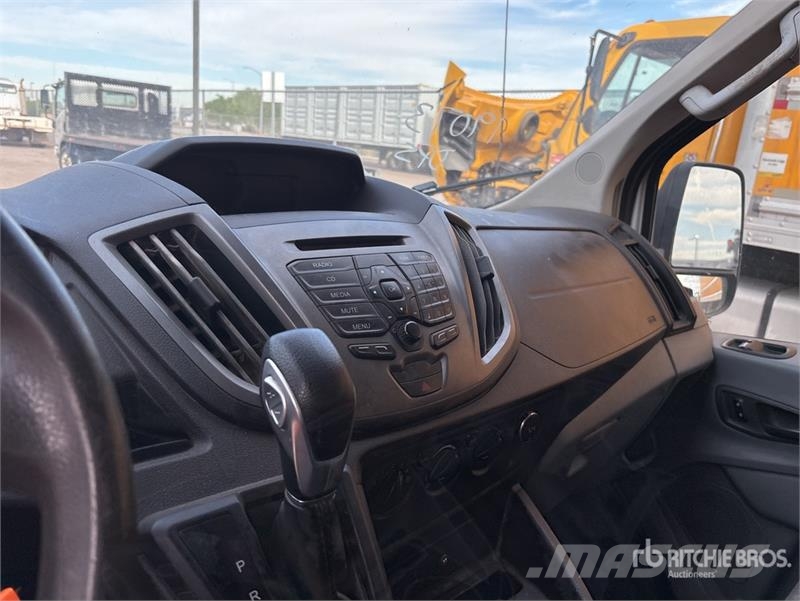 Ford Transit 350 14 Passenger Van 패널 화물차
