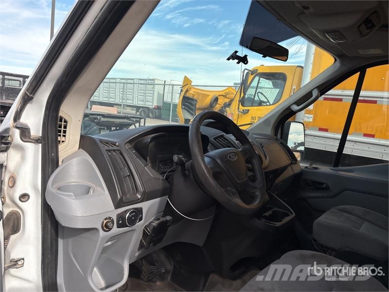 Ford Transit 350 14 Passenger Van 패널 화물차