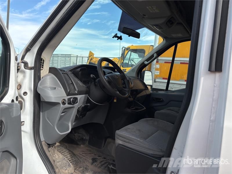 Ford Transit 350 14 Passenger Van 패널 화물차