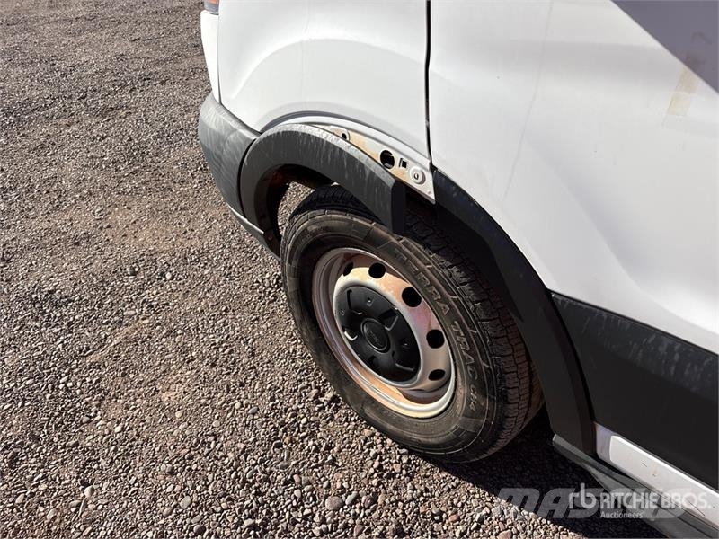 Ford Transit 350 15 Passenger Van 大型面包车