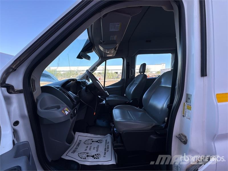 Ford Transit 350 15 Passenger Van 大型面包车