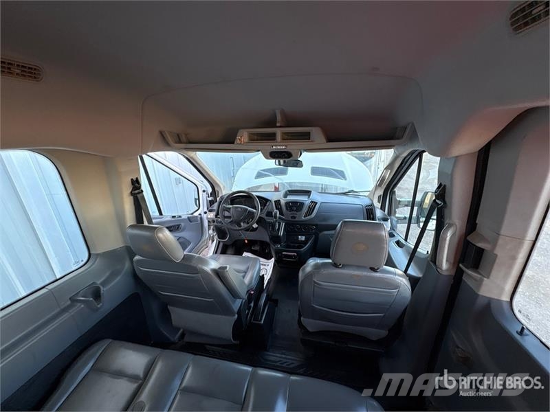Ford Transit 350 15 Passenger Van 大型面包车