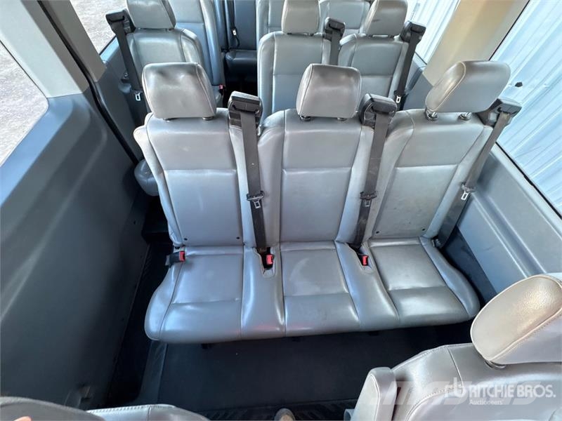 Ford Transit 350 15 Passenger Van 大型面包车