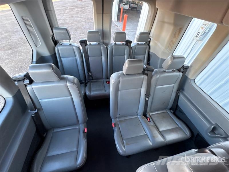 Ford Transit 350 15 Passenger Van 大型面包车