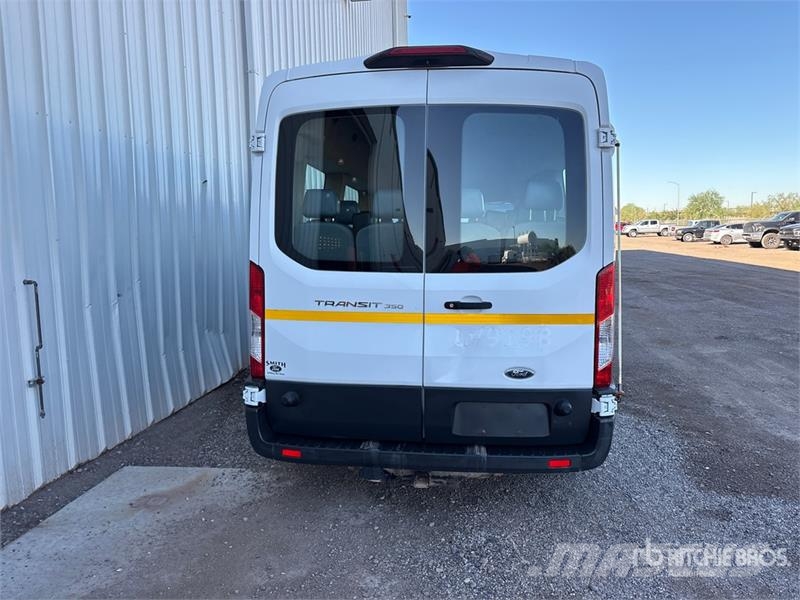 Ford Transit 350 15 Passenger Van 大型面包车