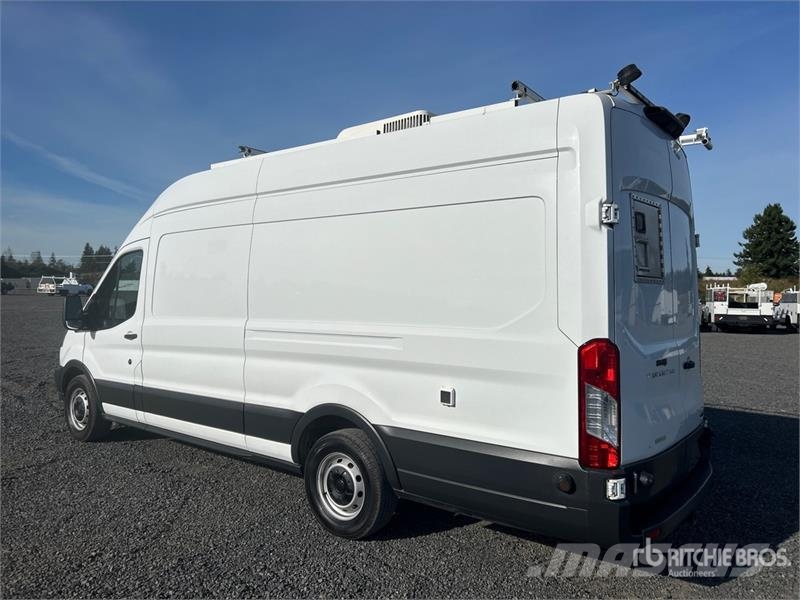 Ford Transit 350 Cargo Van Изотермический фургон